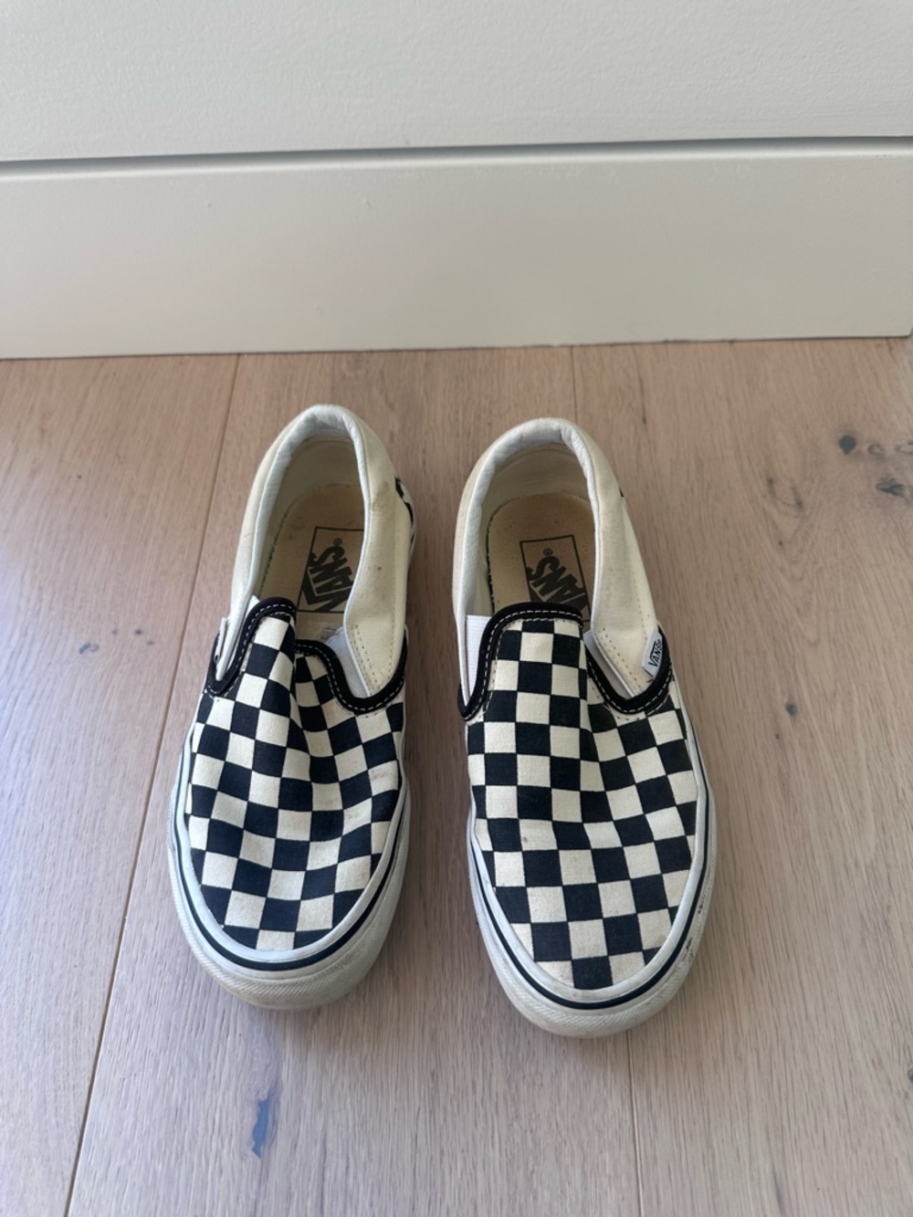 Vans 4.5 men’s 6 women’s Kids Checkerboard Slip-On Sneakers - Black & White